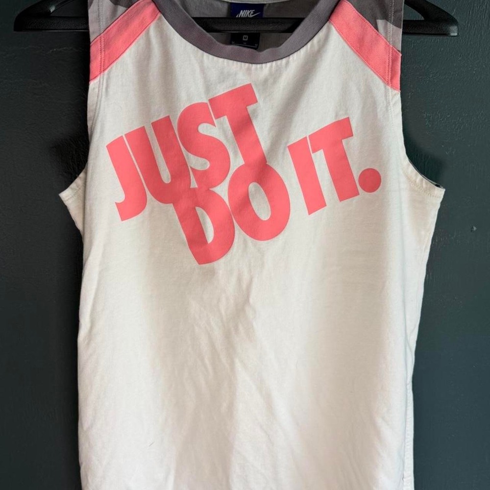 Nike "Just Do It." Sleeveless Tank | MediumClassic Nike sleeveless tank